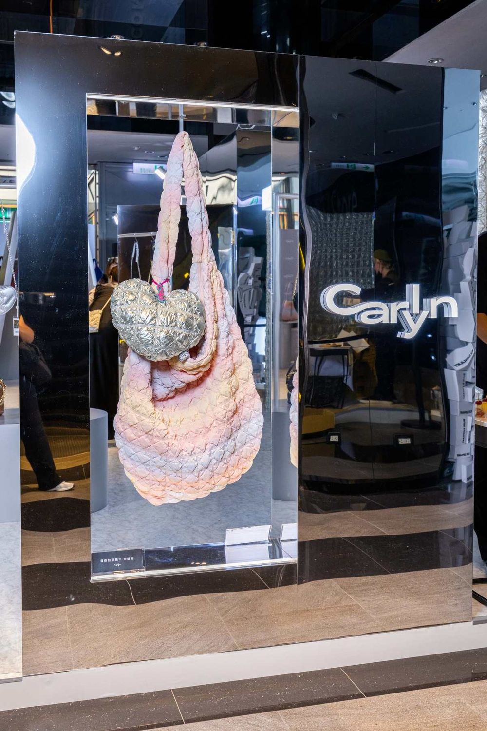 韓星最愛雲朵包CARLYN登台！開在「這裡」台灣價格公開、不用找代購自己來買！-11