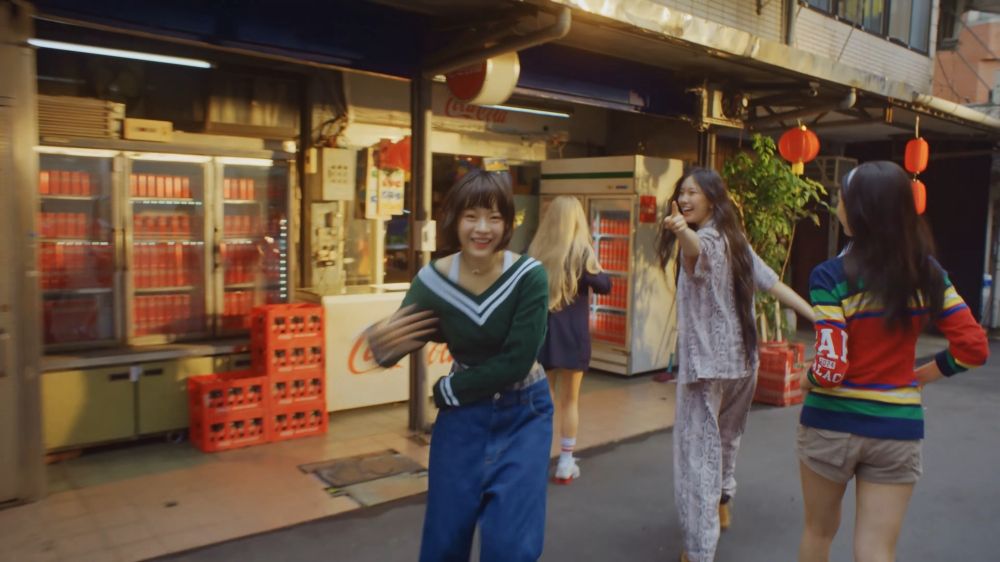 閔熙珍太會！NewJeans〈How Sweet〉新曲！MV在台灣拍「柑仔店」滿滿台味！-12