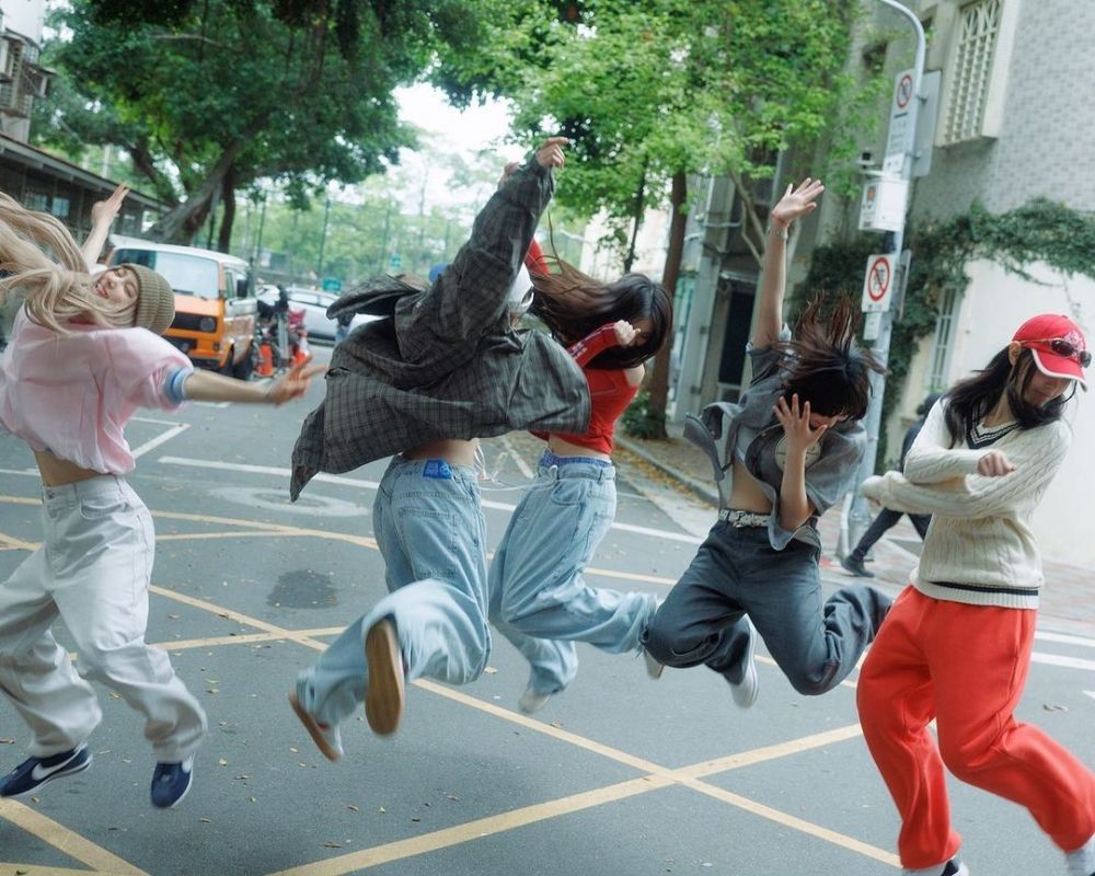NewJeans新歌MV台灣拍攝地找到了！萬華天橋、民生社區、柑仔店⋯5大打卡點一次看！-5