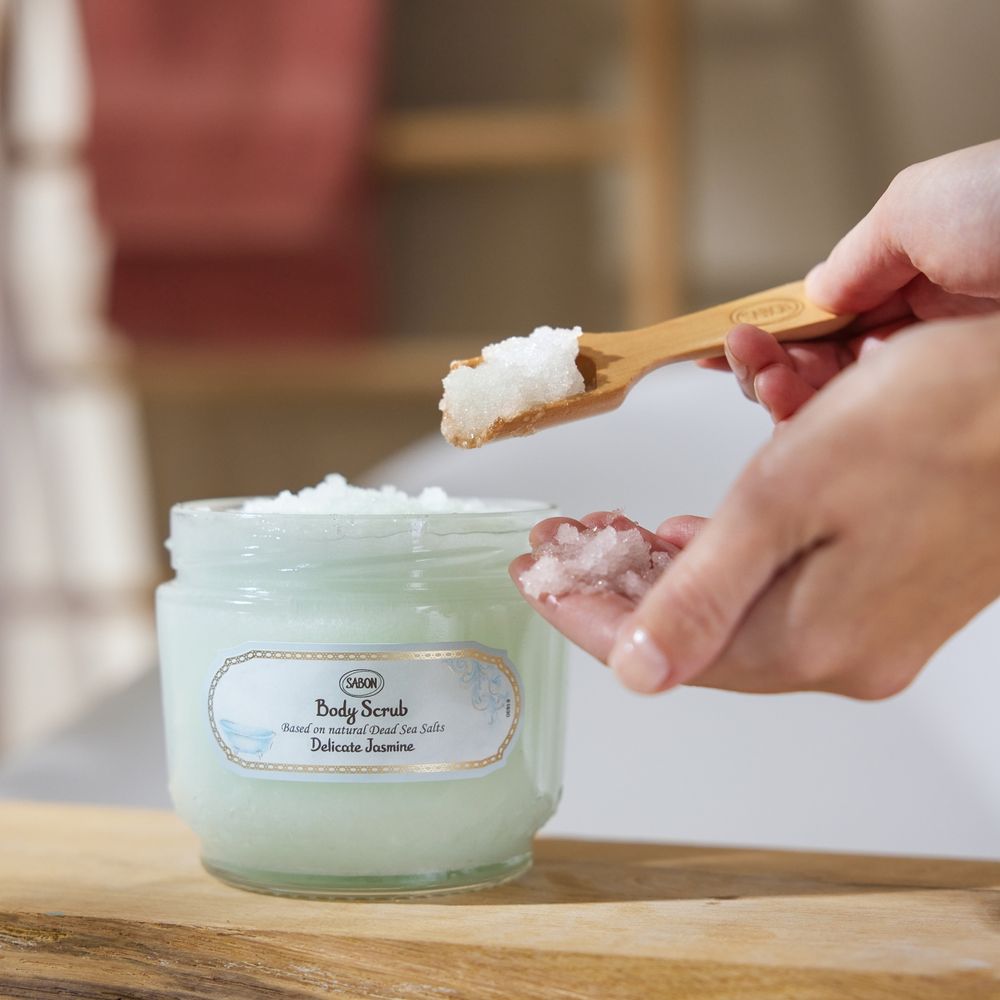 第一次大改版！SABON 經典爆款「身體磨砂膏」升級配方全解析，「死海水」注入、美肌再加倍！-14