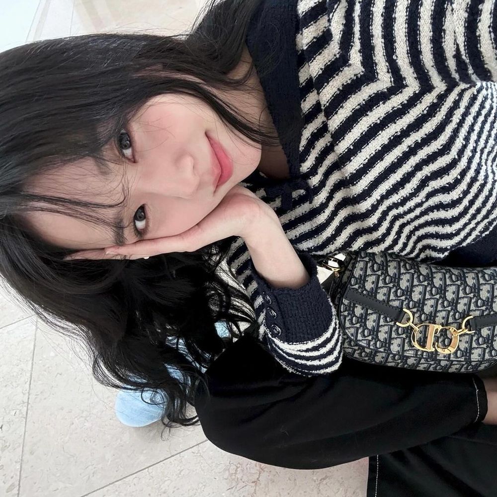 Karina贏過張員瑛？！5位IG追蹤數最快破1600萬的女偶像、精品排隊搶進駐！-3