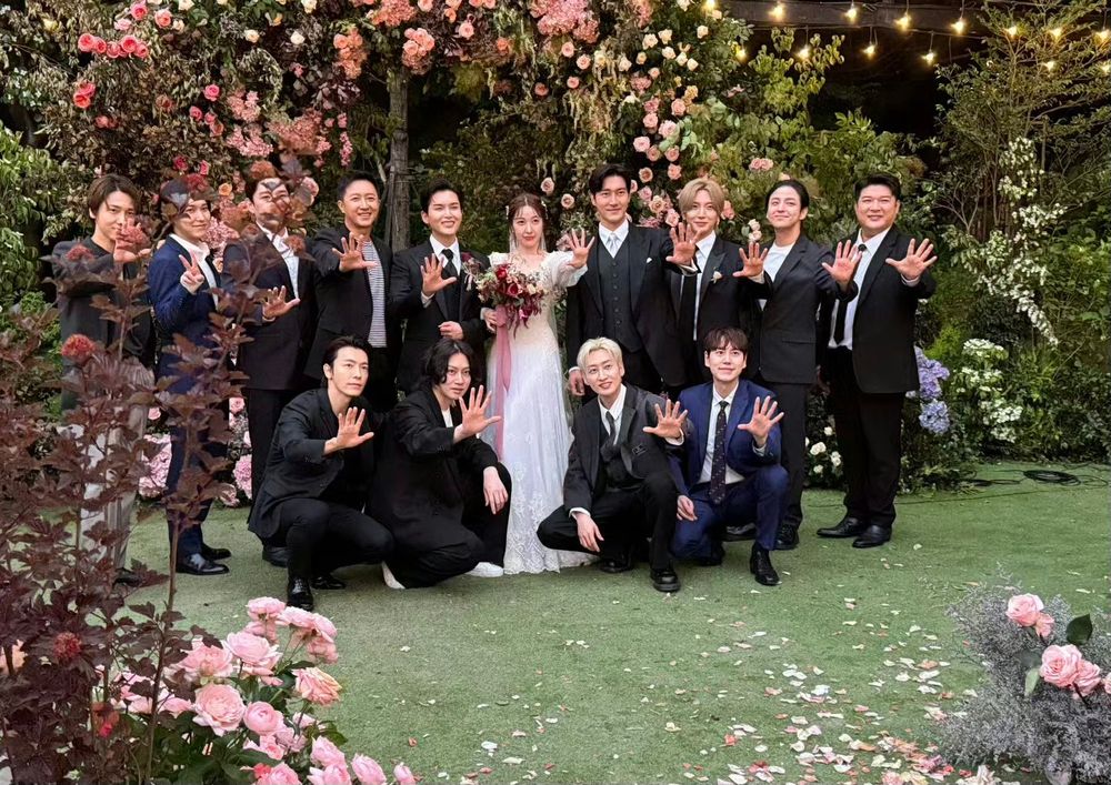 終於等到SUPER JUNIOR超級完整體！13+2全體成員出席厲旭婚禮，粉絲淚崩太感動！-6