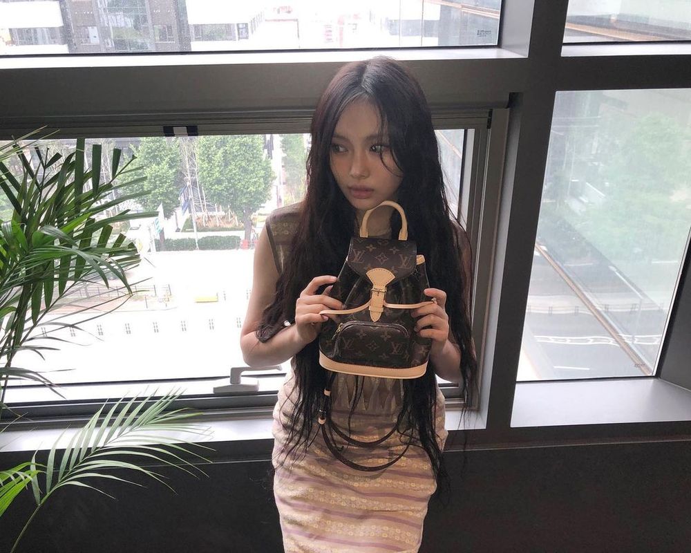娜璉、太妍、Hyein大撞包？！這顆「LV老花後背包」被問爆！2024精品包就選它！-6