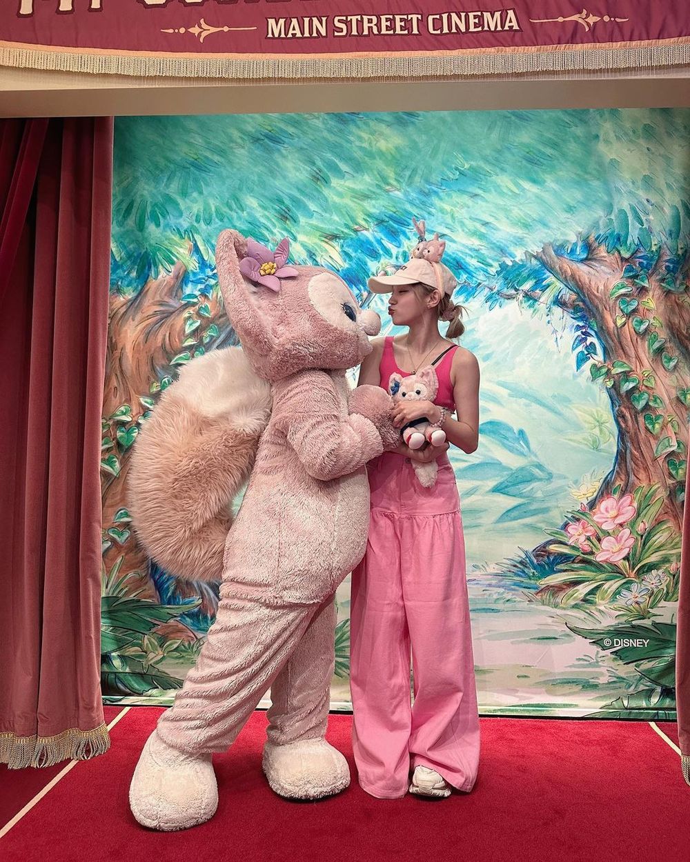 IU、張員瑛、雨琦都愛到緊抱她！迪士尼最萌小狐狸「玲娜貝爾」韓星同款周邊一次看！-8