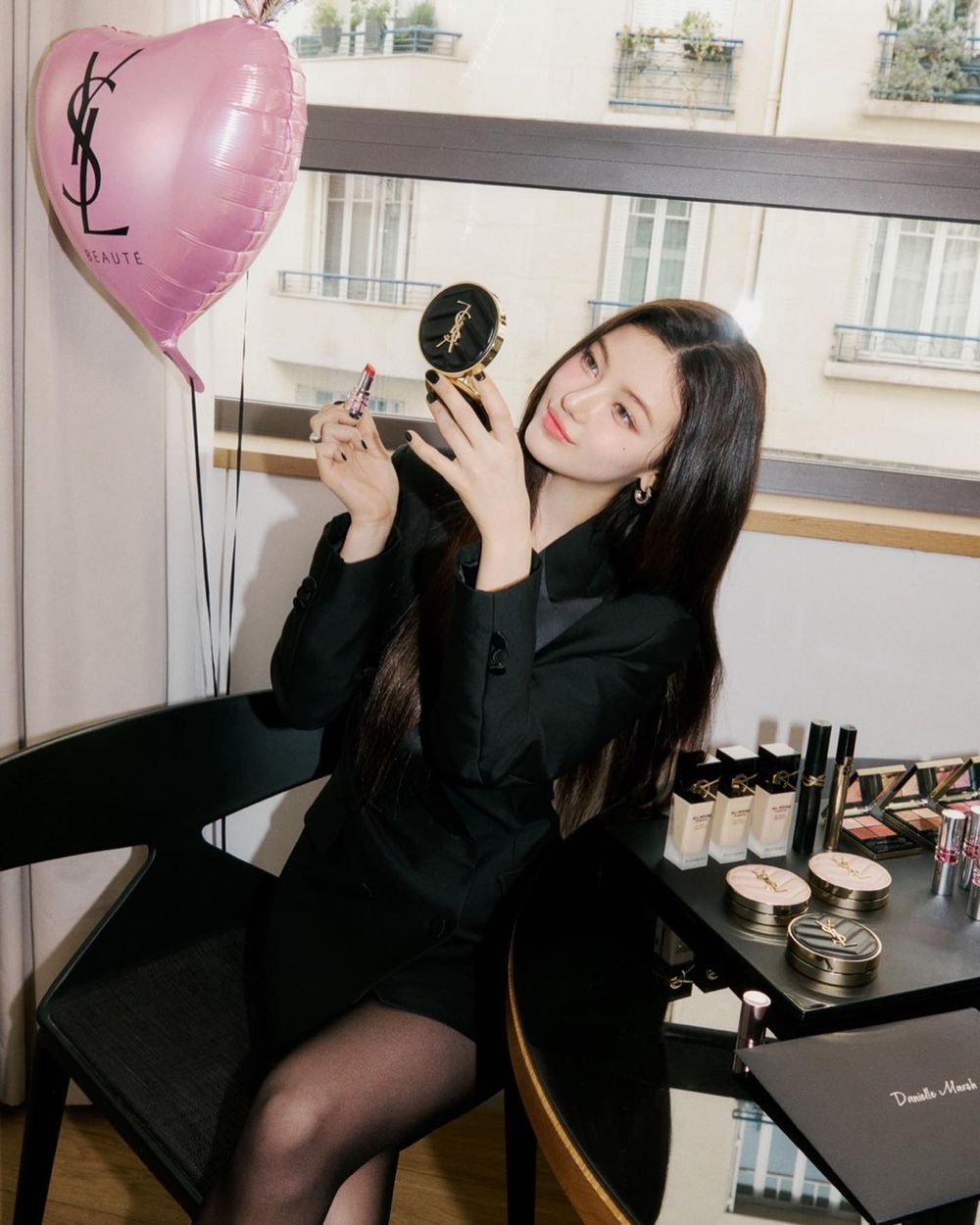 五代女團NewJeans美妝資源太狂！全球前十大頂流精品把她們捧手心上疼、平均年齡未成年代言費破億！-16