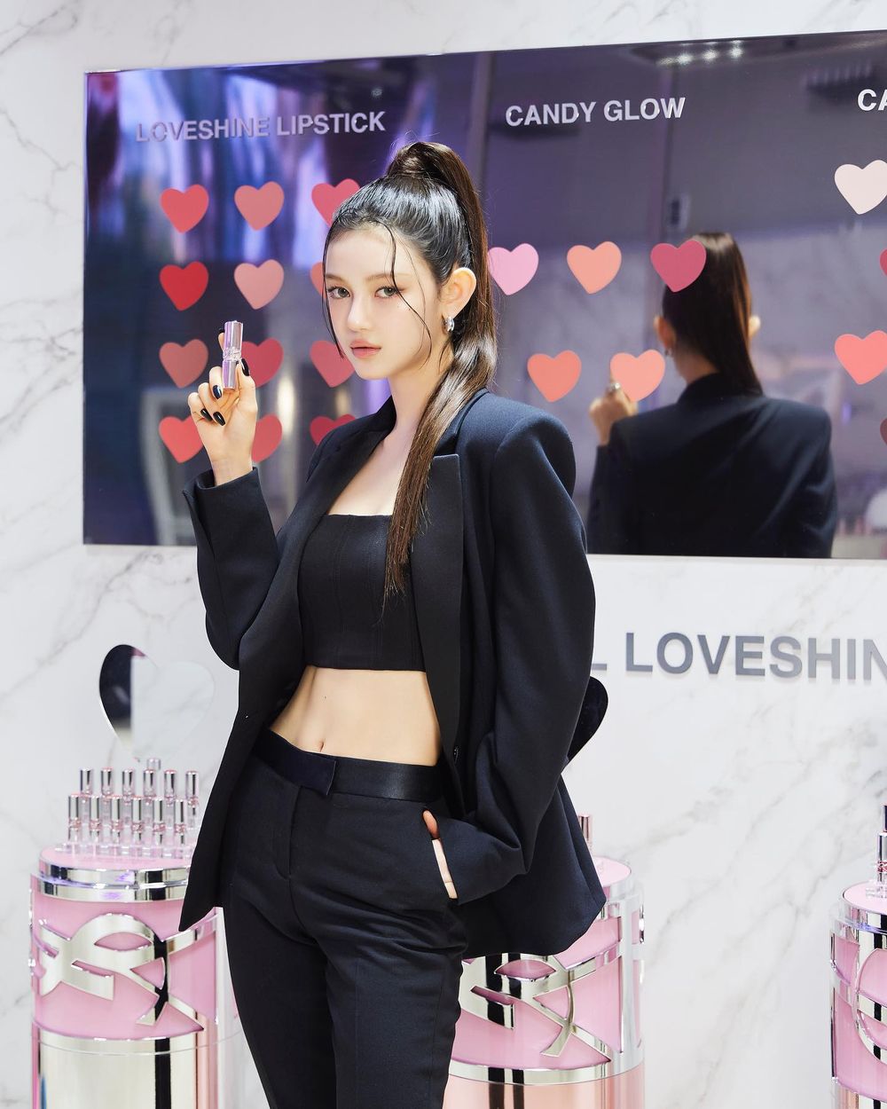 五代女團NewJeans美妝資源太狂！全球前十大頂流精品把她們捧手心上疼、平均年齡未成年代言費破億！-12