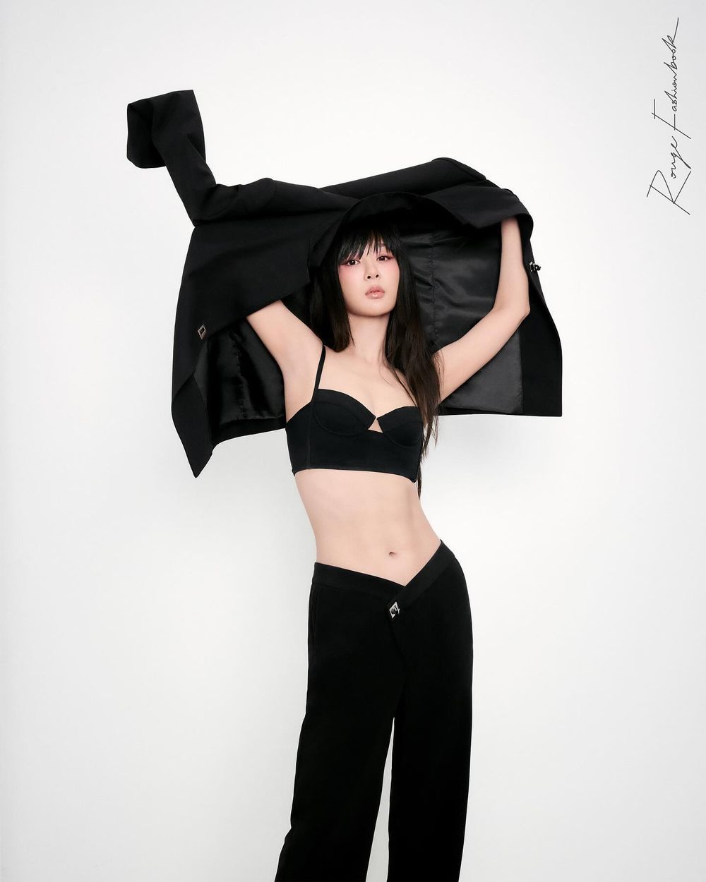 人間體態王女星盤點！趙露思根本「直角肩天鵝頸」代名詞、白鹿上班都穿「這個」！-10