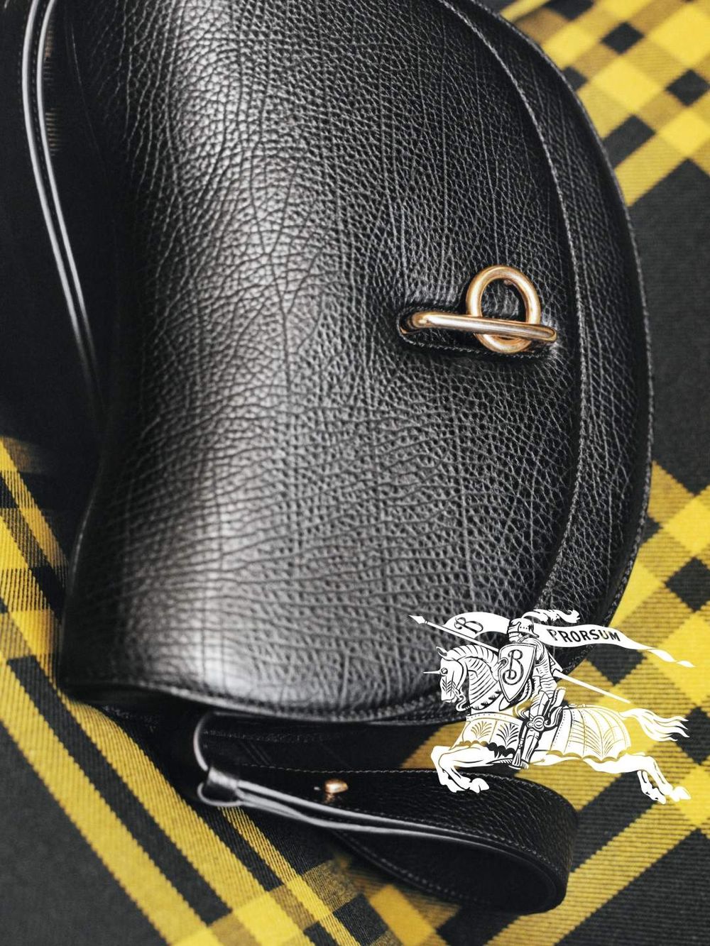 韓星都愛上Burberry！連圓佑都要被綁訂了？！這款包一出震撼所有品牌大使！-2