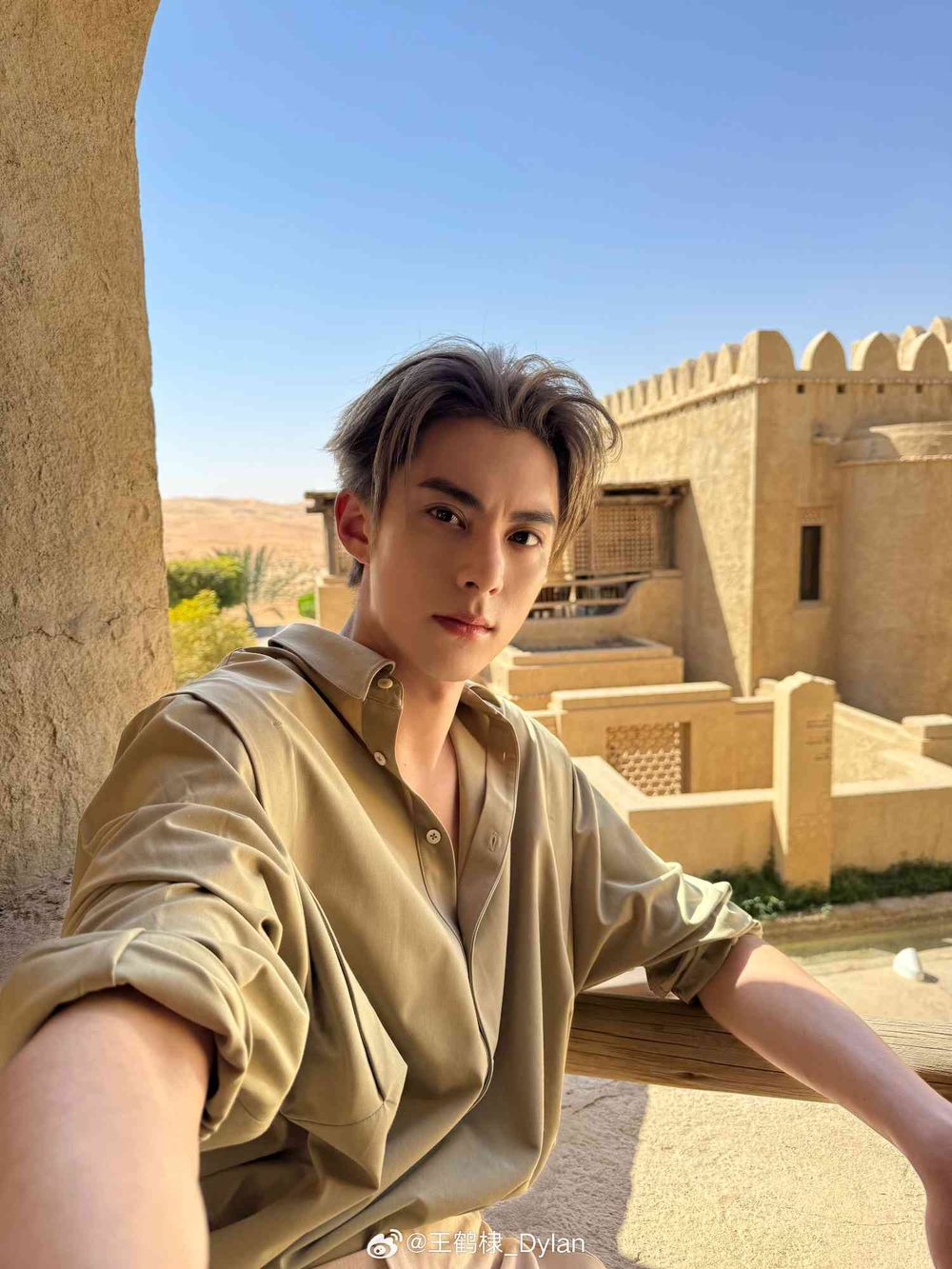 深藏不露好身材陸劇男神盤點！Netflix《難哄》白敬亭少年感外表、野獸身材，王鶴棣不科學名品腹肌，這位爆筋手臂太性感！-3
