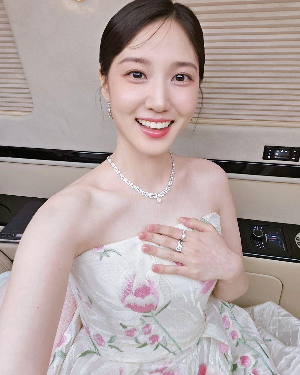 不到165公分嬌小韓劇女神盤點！《背著善宰跑》小率比例也太好、IU根本胸以下都是腿！-12