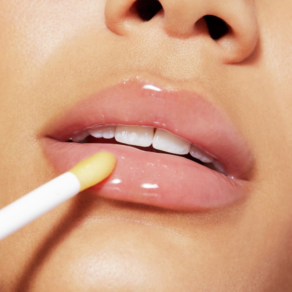 小熊維尼也淪陷！NUXE全新「蜜唇棒」，蜂蜜棒外型、花蜜香氣，一抹隱形唇紋、打造水光嫩唇！-2