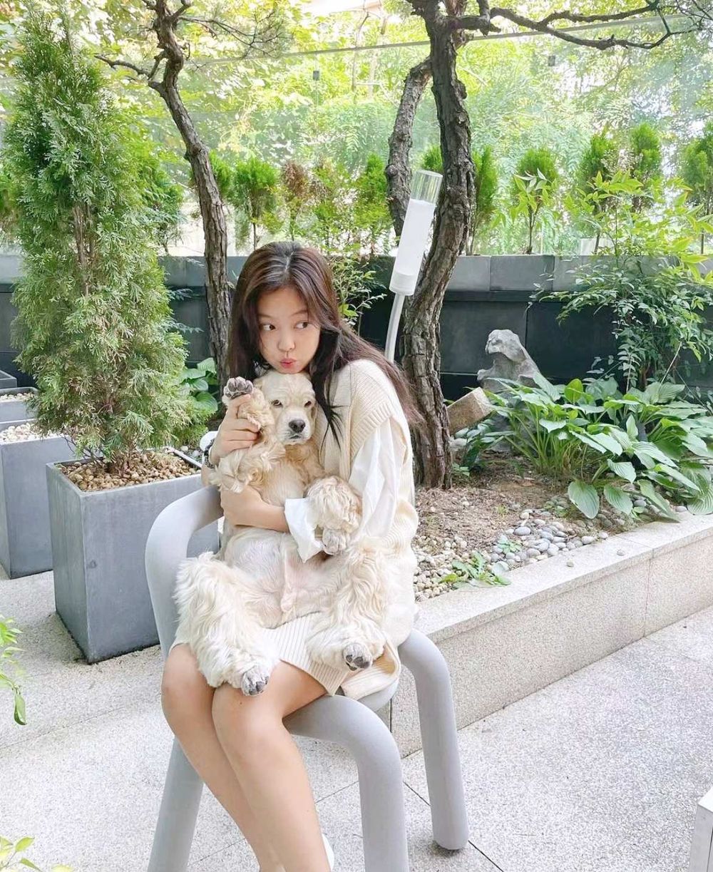 開箱Jennie的家！房間佈置根本就是美術館、超可愛「唇膏全身鏡」Rosé竟也有同款！-8