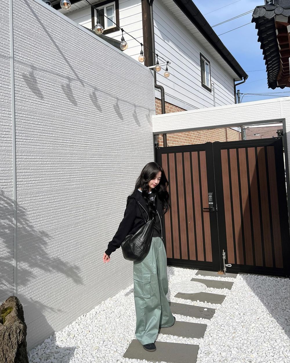 Jisoo這是怎麼了？！新發文「滿滿幼態感」十頭身不科學比例、根本只有18歲吧！-4