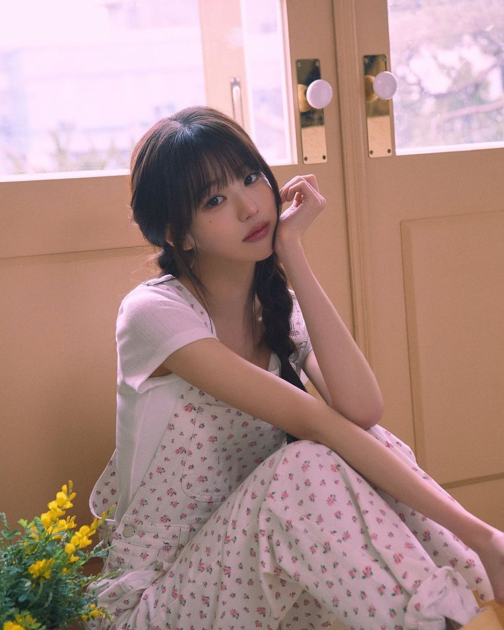 衝出屏幕的美貌！張員瑛發新穿搭照「這腿是真實的嗎」非真人比例再引熱議！-8