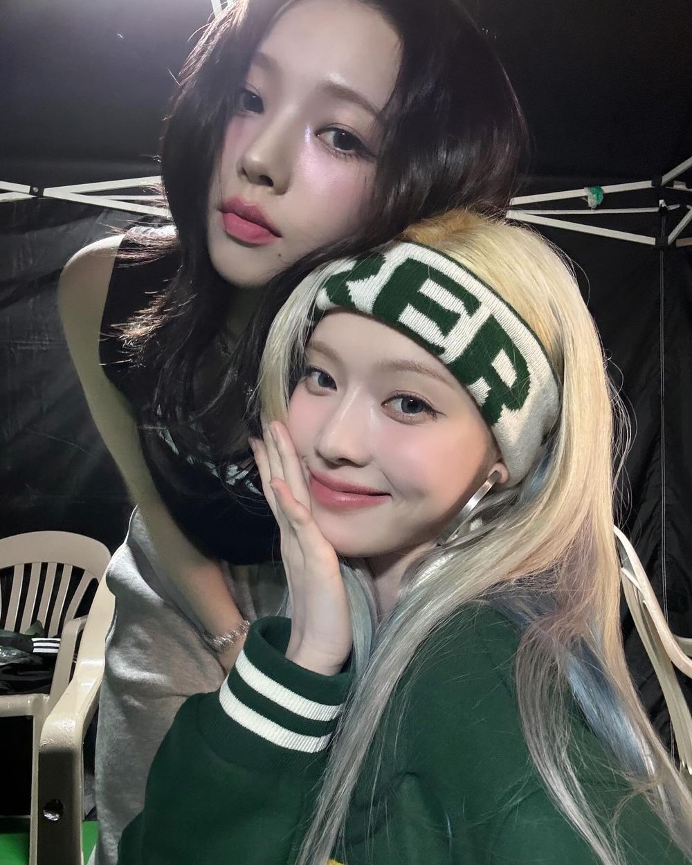 韓網熱議6對看起來像甜蜜小情侶的女團CP組合！Karina、Winter貼臉自拍封神，Sana愛突襲偷親子瑜！-3