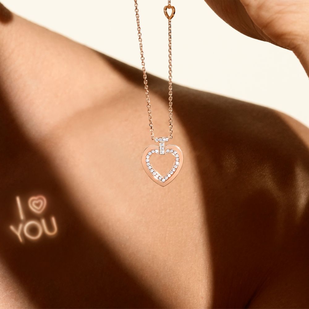 張員瑛超愛的項鍊、手環是這品牌！FRED爆款愛心項鍊、演唱會出席活動都不離身！-6