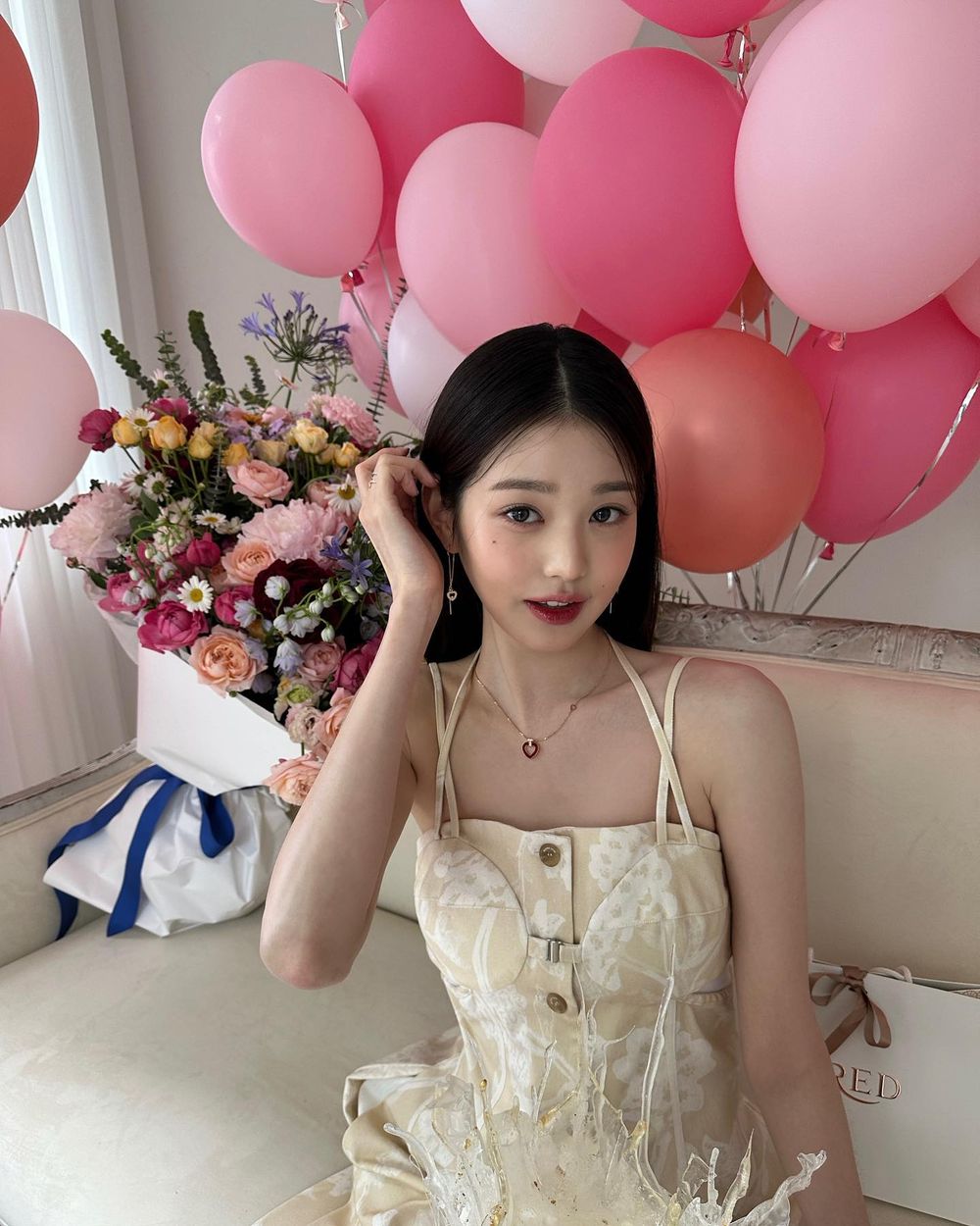 張員瑛超愛的項鍊、手環是這品牌！FRED爆款愛心項鍊、演唱會出席活動都不離身！-10