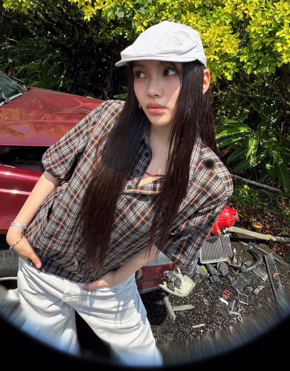 NewJeans來台灣「在馬路邊」也能拍出奇蹟美照？！網友：差點認不出來這是台北水溝蓋！-11