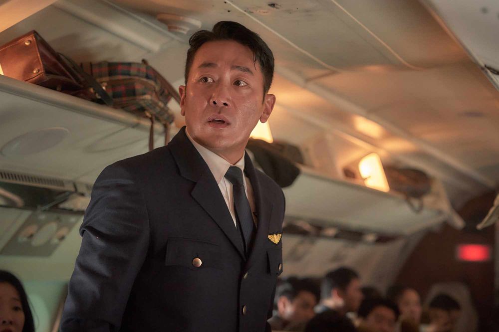 《亡命機劫》改編韓國真實劫機事件！影帝河正宇高空對決國民弟弟呂珍九，6/21韓國同步上映！-2