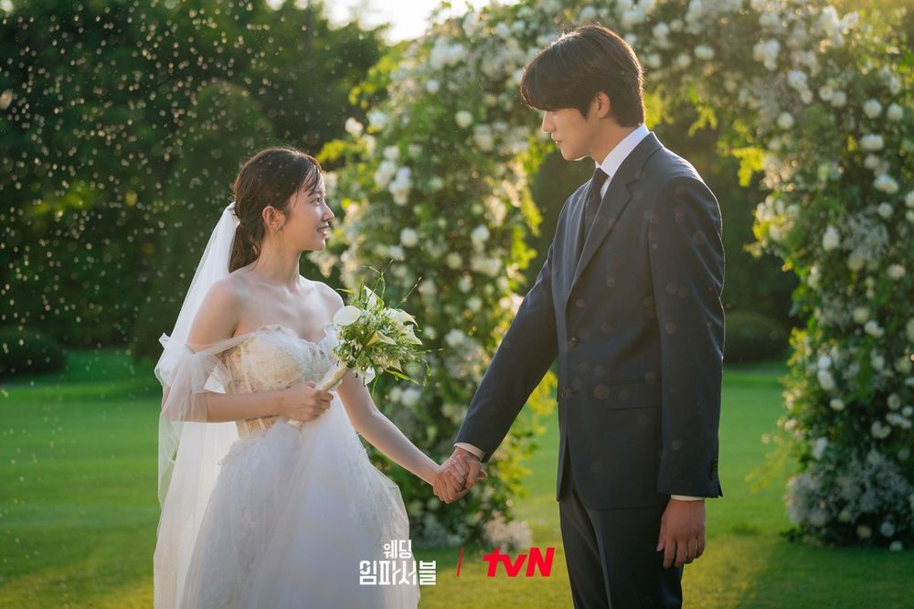 8組2024最美韓劇婚紗照！《淚之女王》《背著善宰跑》致敬「迫降CP」超夢幻！-15