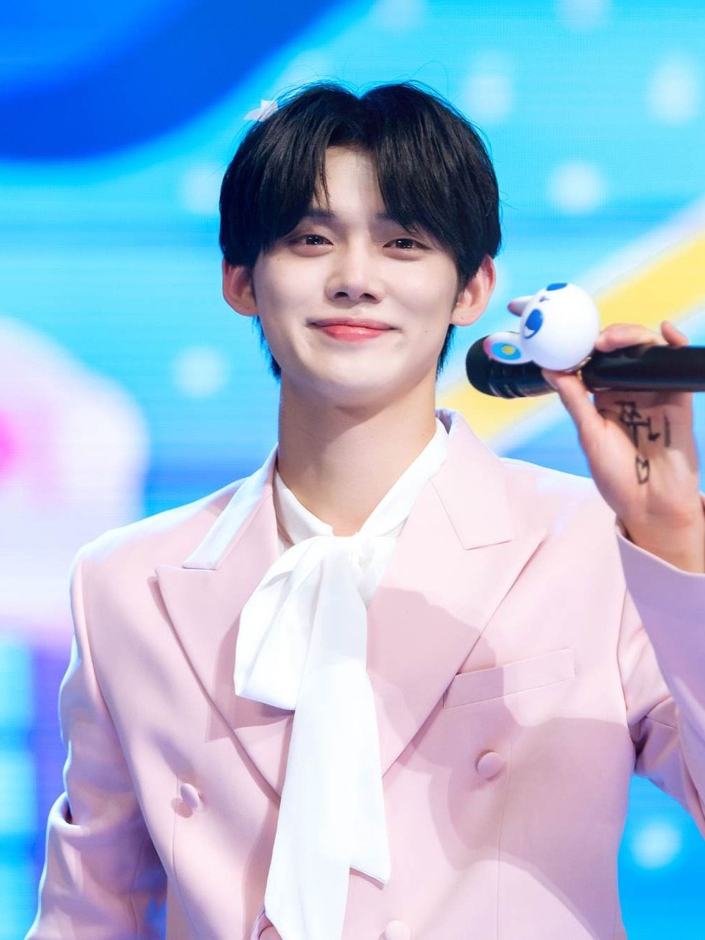 韓網評選6位音色特別的韓國男偶像！Felix「洞穴低音」一聽就上癮，然竣、Jimin柔和聲線太有魅力！-5