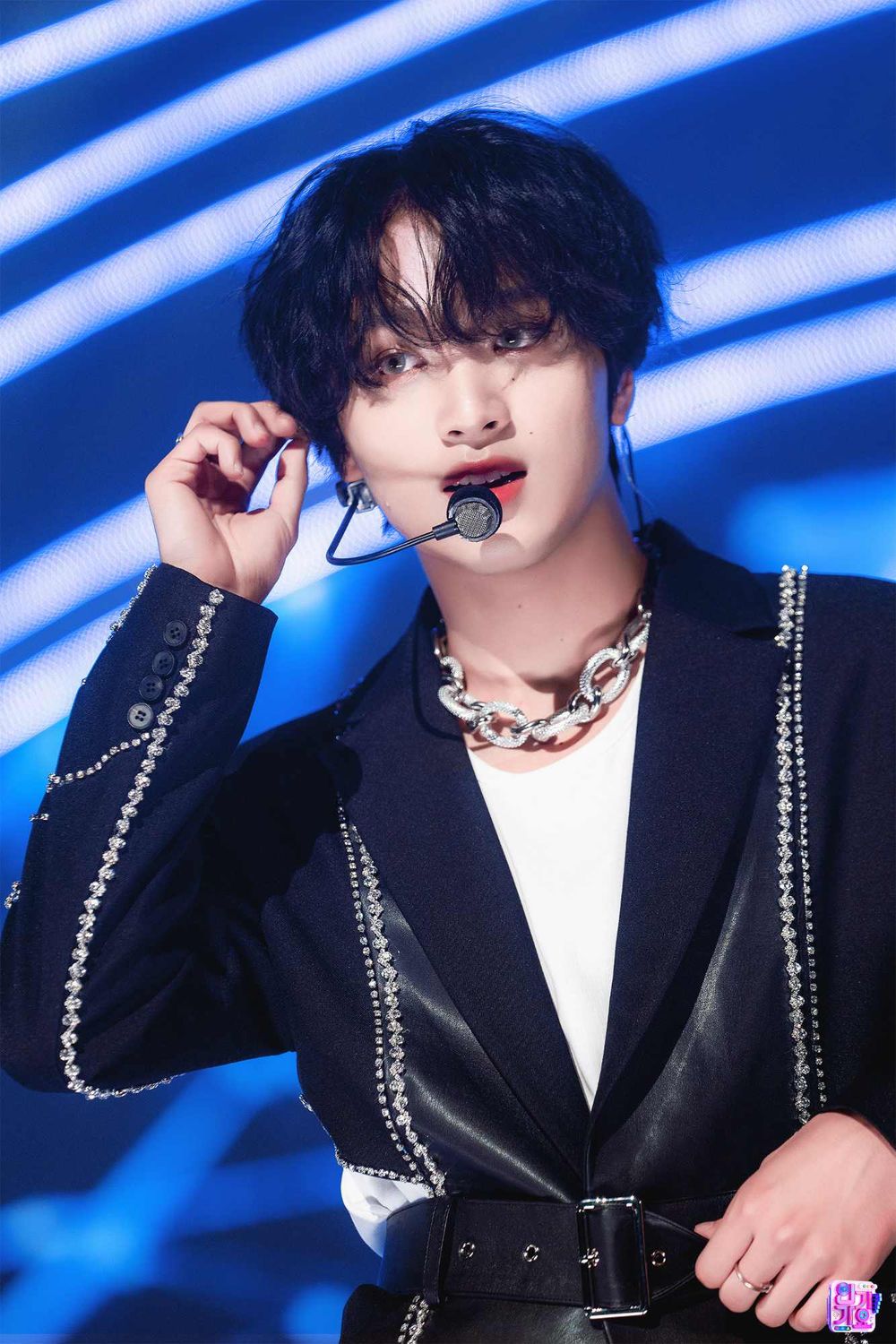 韓網評選6位音色特別的韓國男偶像！Felix「洞穴低音」一聽就上癮，然竣、Jimin柔和聲線太有魅力！-10