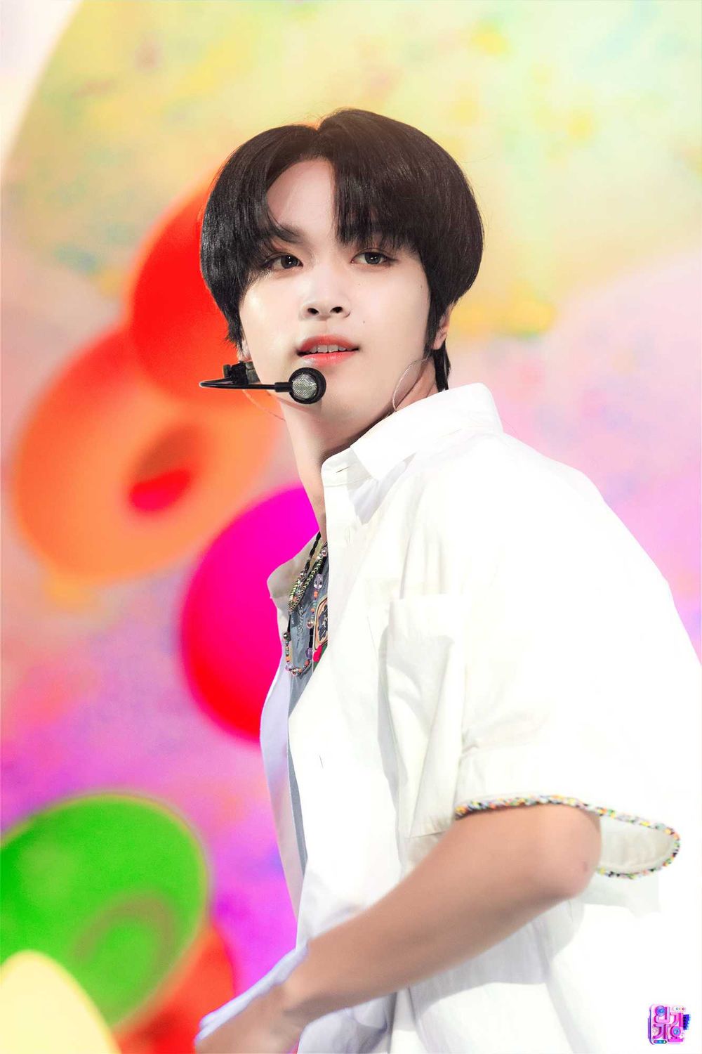 韓網評選6位音色特別的韓國男偶像！Felix「洞穴低音」一聽就上癮，然竣、Jimin柔和聲線太有魅力！-11