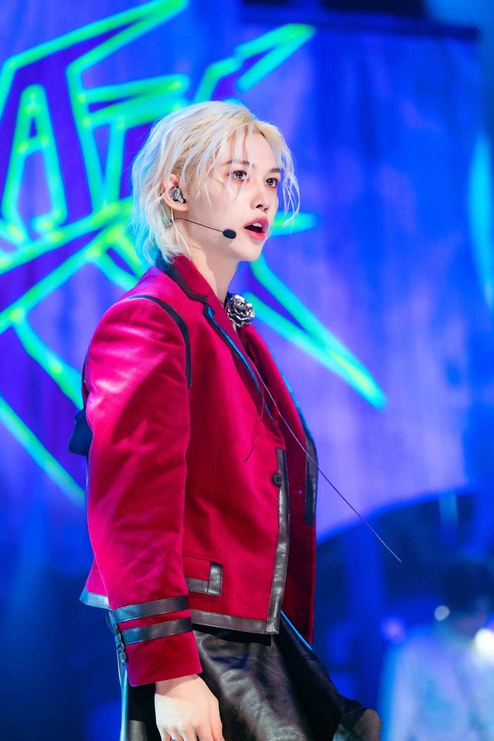 韓網評選6位音色特別的韓國男偶像！Felix「洞穴低音」一聽就上癮，然竣、Jimin柔和聲線太有魅力！-13