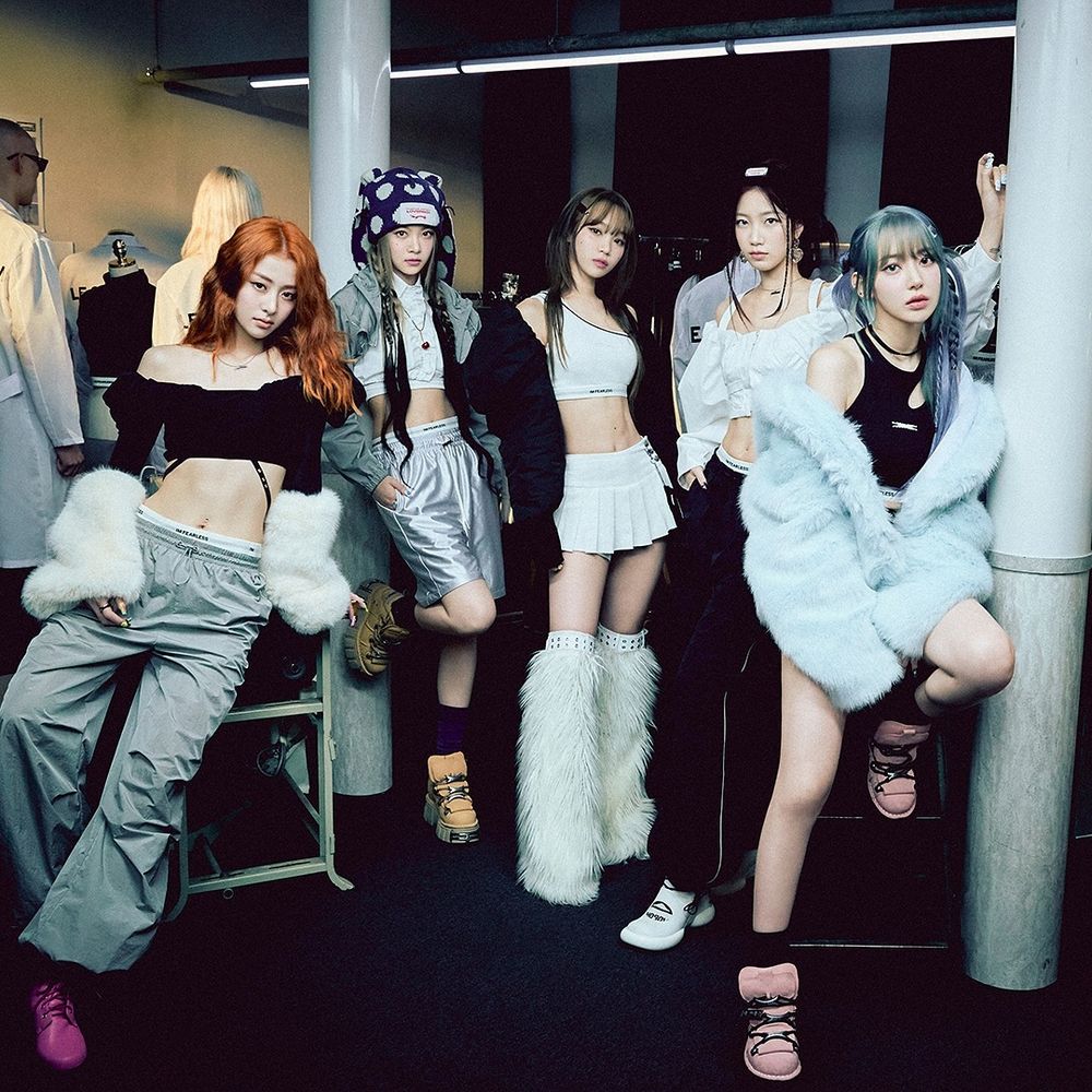 定價引發爭議？LE SSERAFIM台北快閃店「聯名商品、價格」一次看，滿額還送隱藏版拍立得！-1