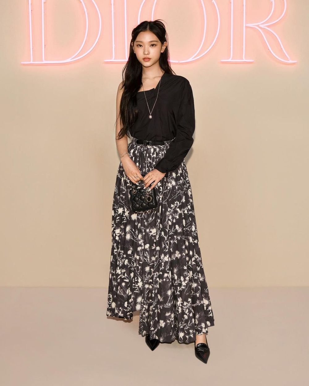 韓國7位人間Dior盤點！Jisoo、Haerin貓貓是大小公主～跪求珉奎也快被綁定！-6