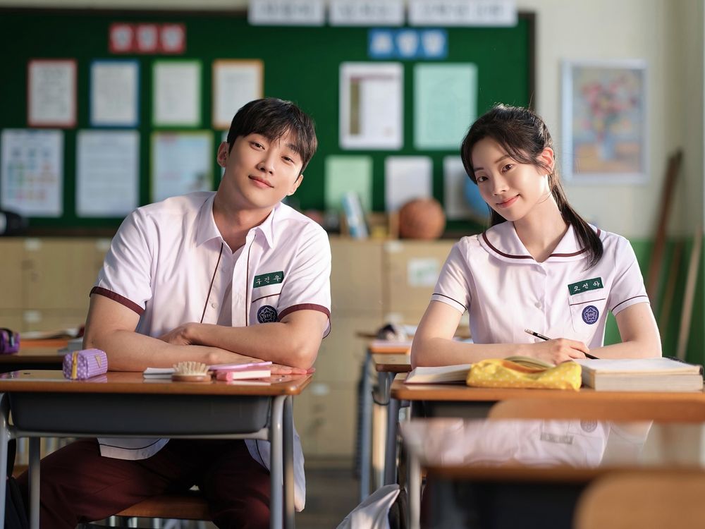 韓版《那些年》選角確定開拍！TWICE多賢搭《雲畫的月光》振永主演，首波甜蜜對視劇照曝光！-3