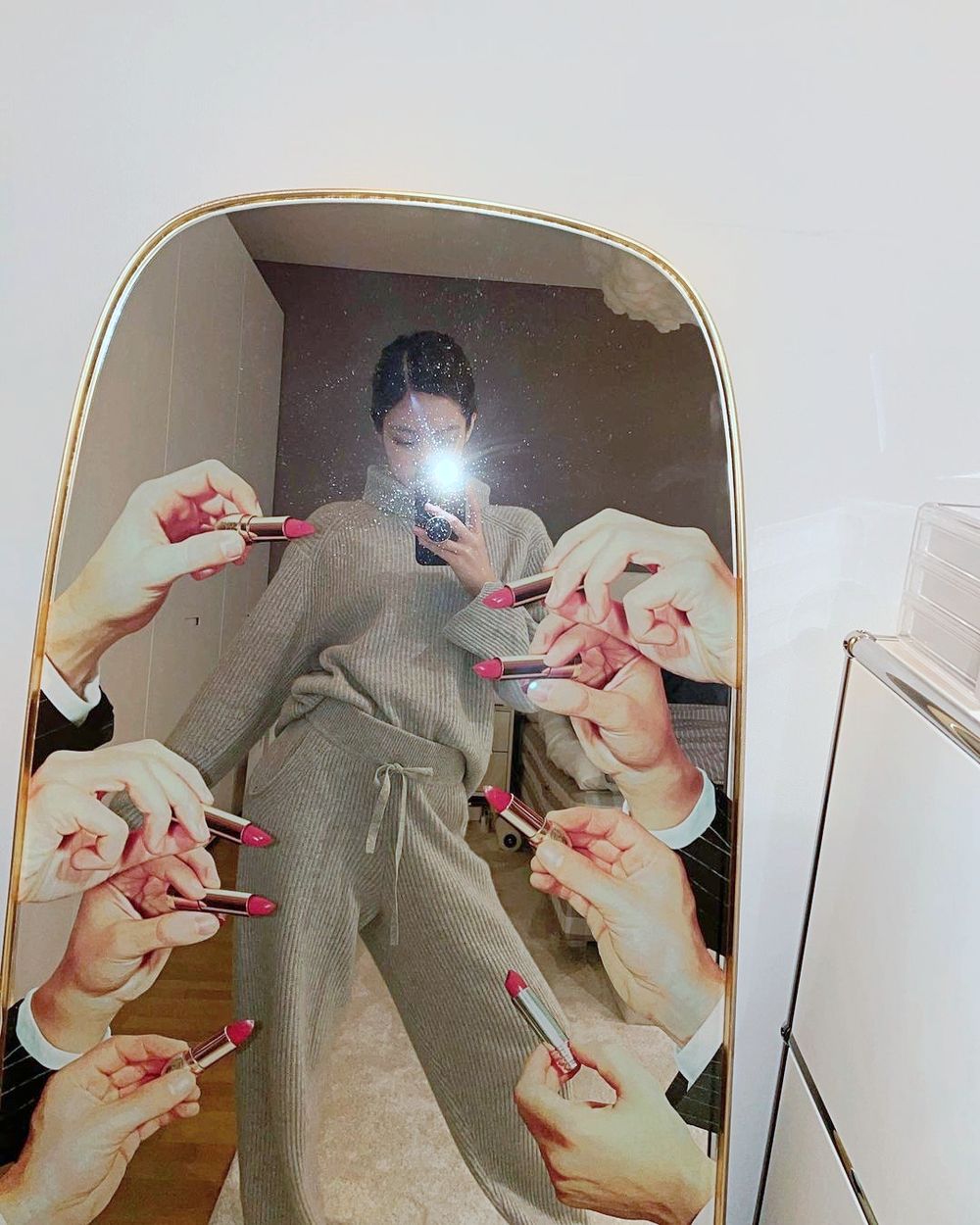 Rosé的家長這樣？！超大客廳眺望漢江無敵美景，精品沙發、全身鏡Jennie家也有！-9