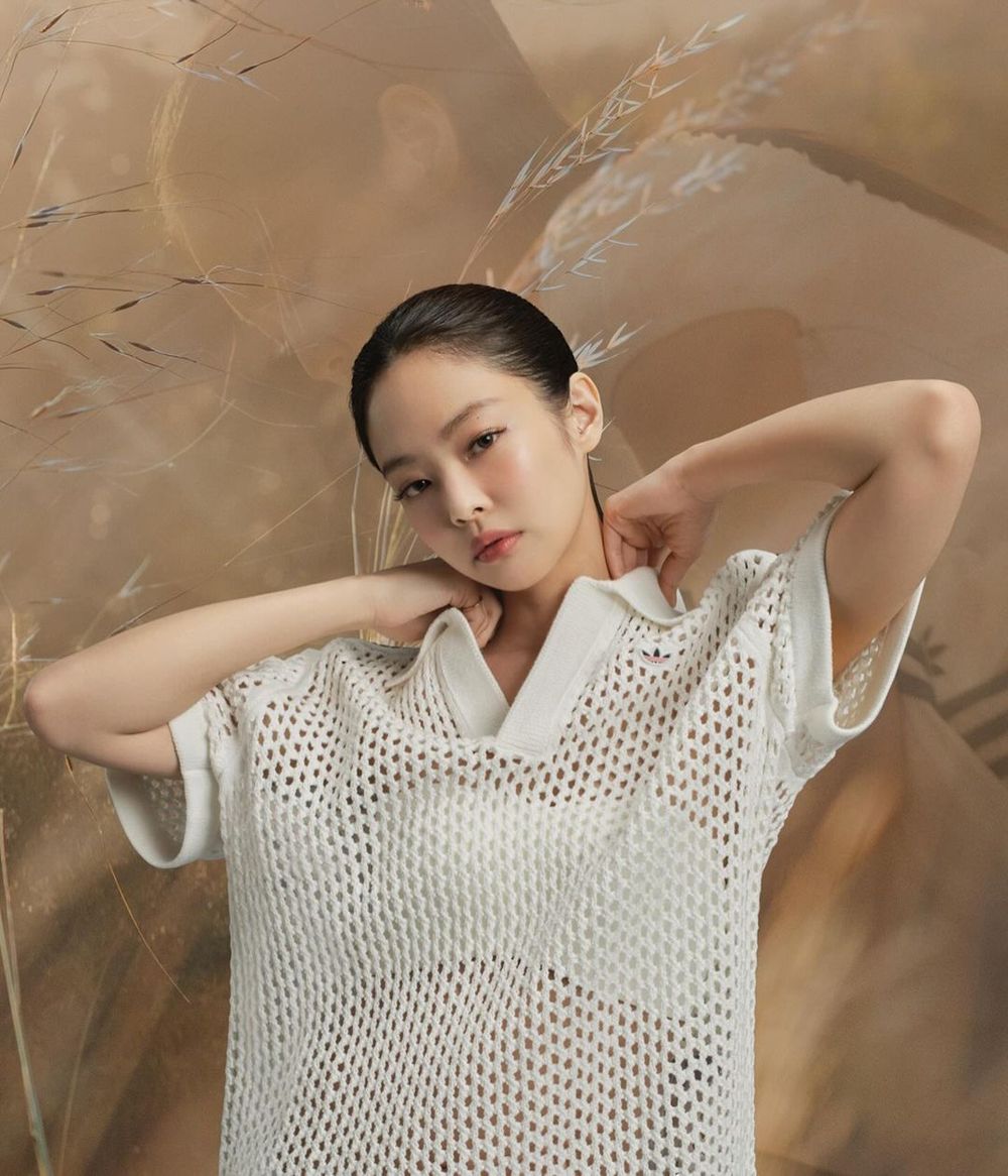 金社長瘋狂營業中！Jennie驚喜出鏡adidas「同款球鞋」我要定了、竟是陳冠希聯名款！-2