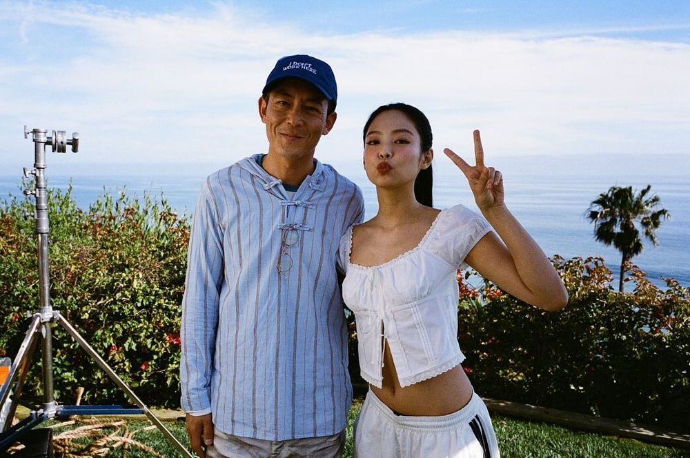 金社長瘋狂營業中！Jennie驚喜出鏡adidas「同款球鞋」我要定了、竟是陳冠希聯名款！-12