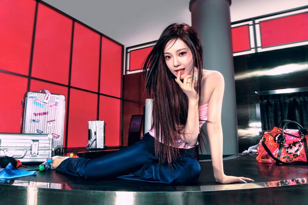 aespa攜單曲專輯《Hot Mess》日本出道！宣傳概念照風格網讚：造型比AI還要美！-14