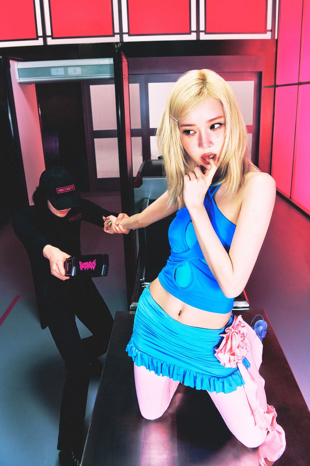 aespa攜單曲專輯《Hot Mess》日本出道！宣傳概念照風格網讚：造型比AI還要美！-11