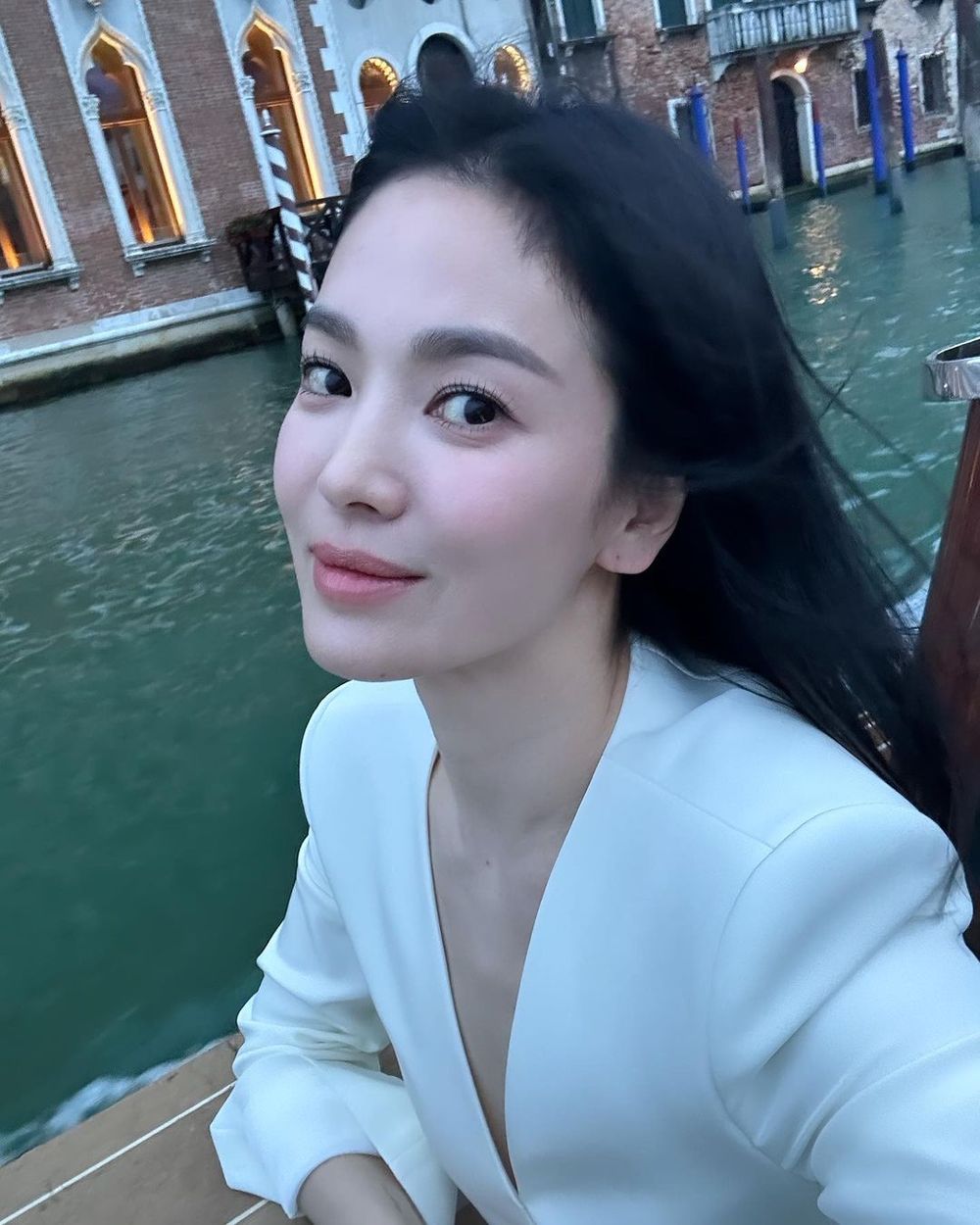不可能42歲長這樣！宋慧喬Chaumet威尼斯活動「不科學側臉」美的雲淡風輕！-1