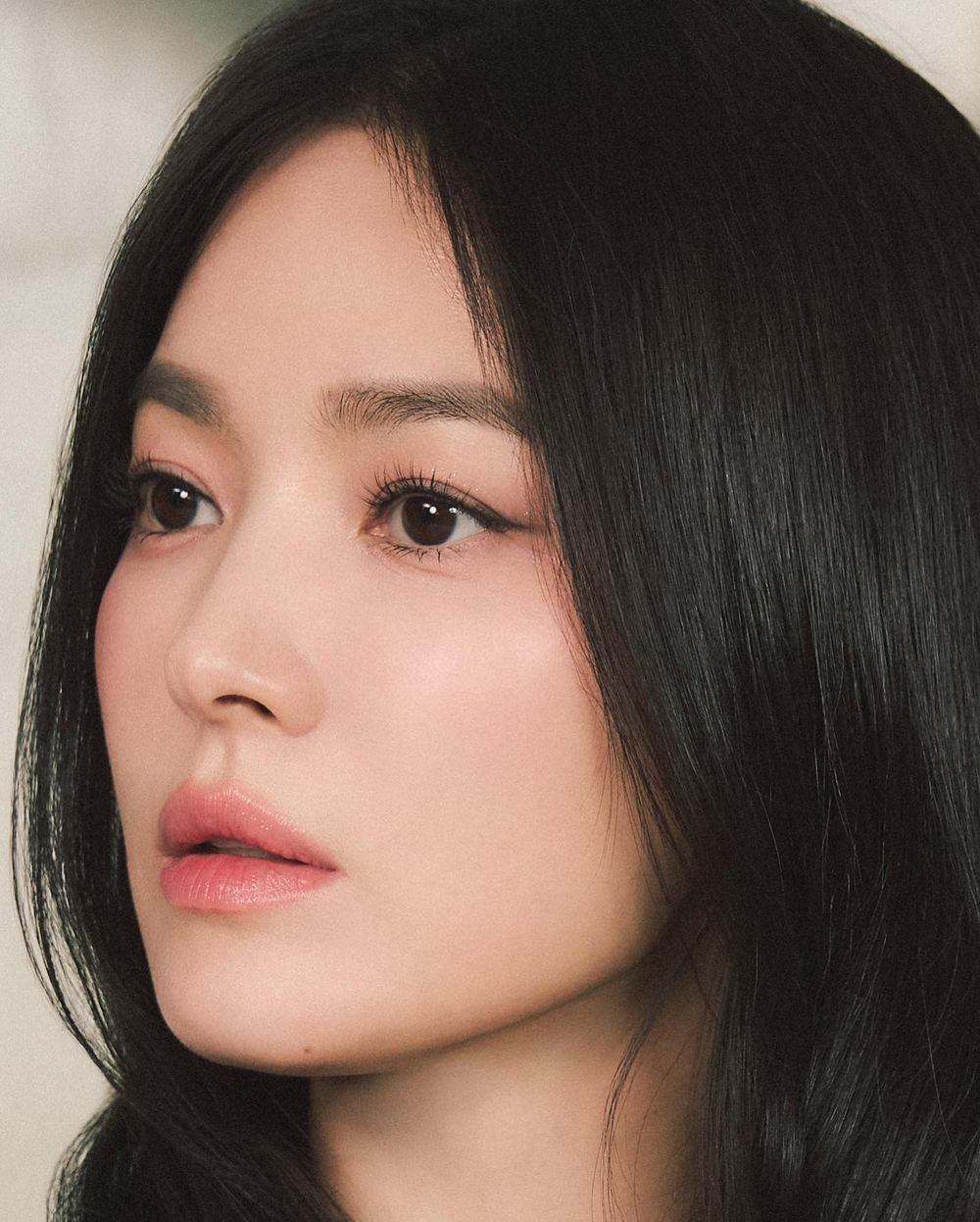 彩妝師親授方圓臉顯瘦技巧！宋慧喬緊緻輪廓、金智媛立體鼻梁造山術...，大餅臉立刻小一半！-6