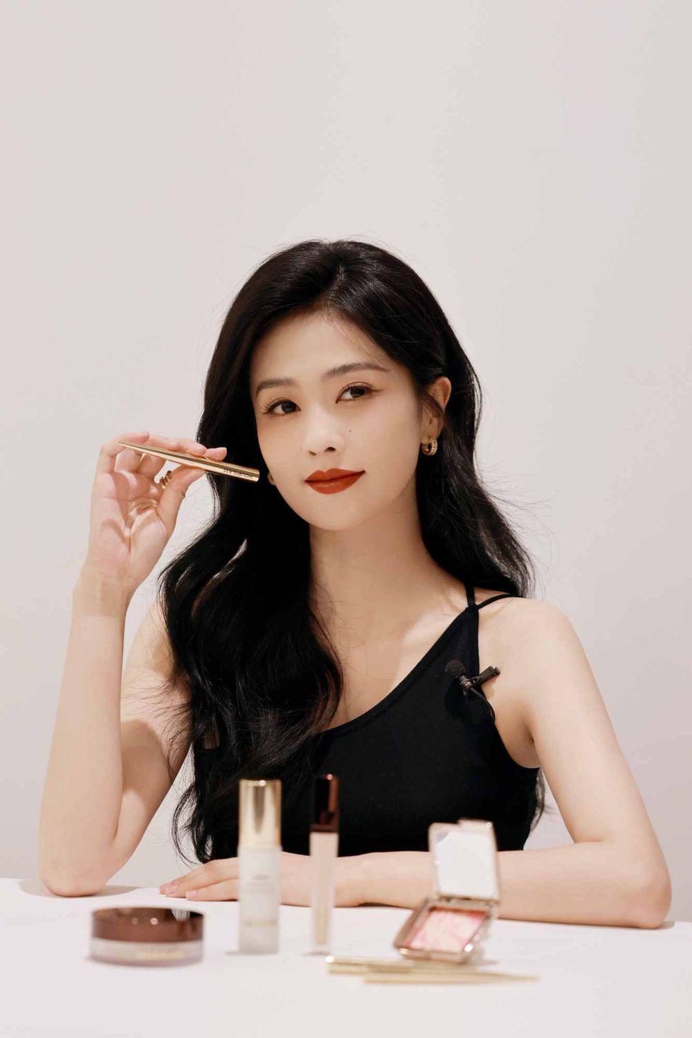 金主爸爸都愛她！白鹿歷年美妝代言盤點，被封品牌忠誠度最高陸劇小花、躍升陸娛代言費前十大藝人！-16