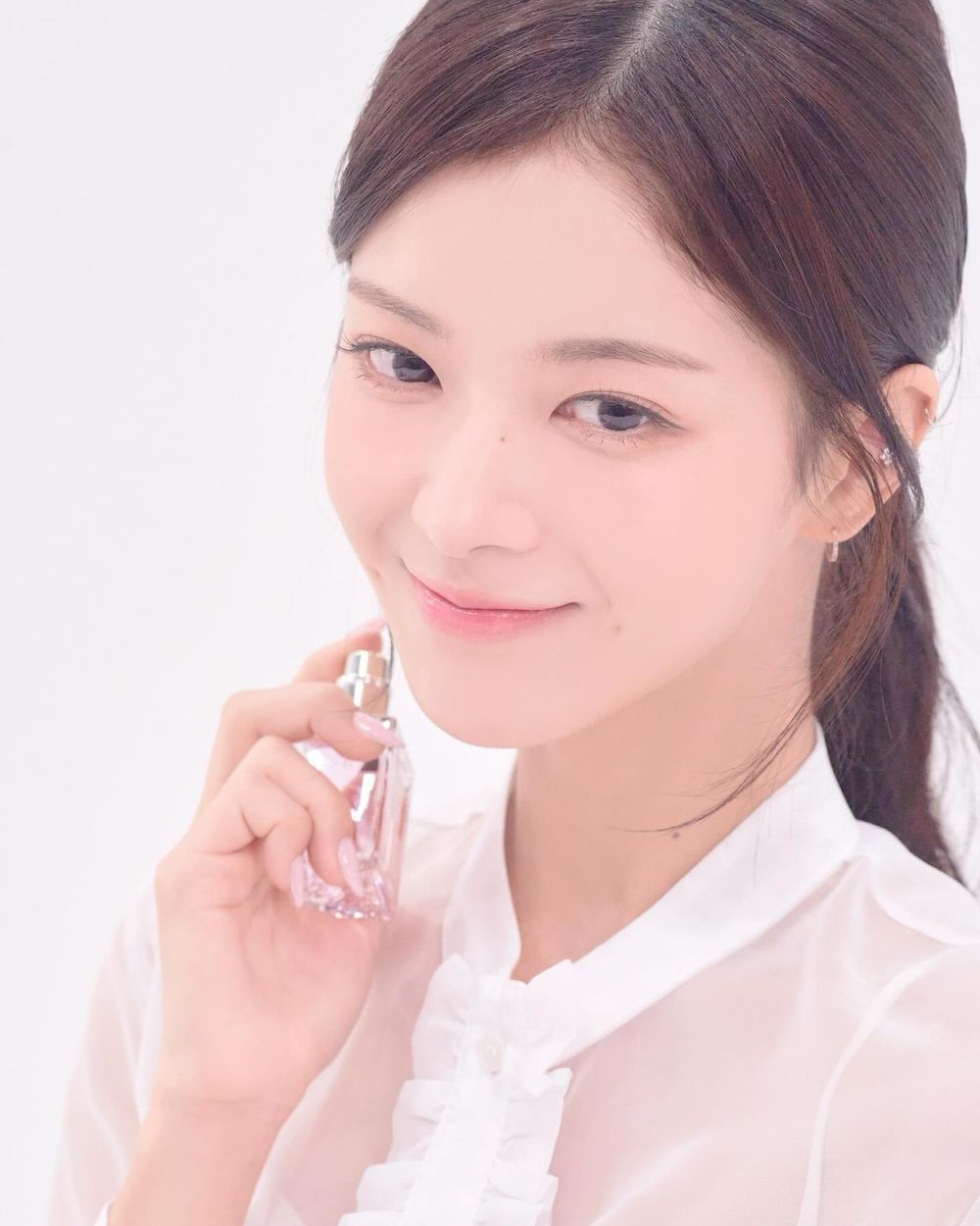 新一代帶貨女王！「畫報妖精」盧正義《名校的階梯》爆紅、廣告接到手軟，DIOR、LANCOME、DYSON都被收服！-3