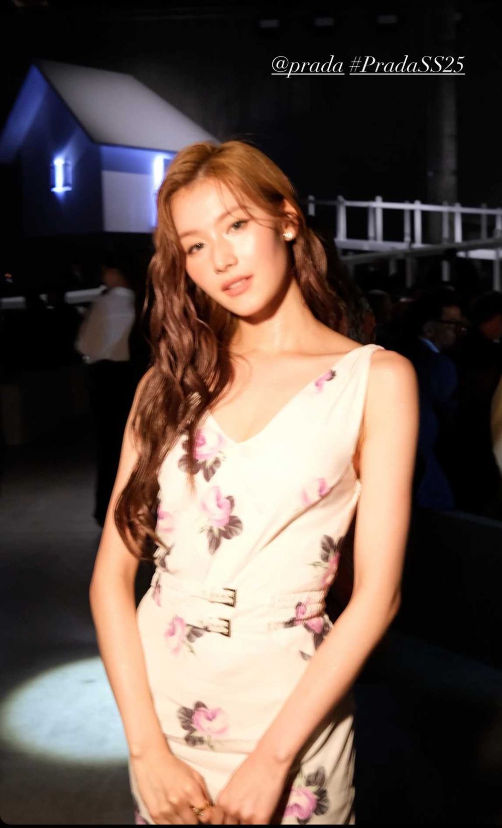 Prada大秀頭排名單太狂！邊佑錫坐Sana旁邊、NCT在玹內褲外露性感到要人命！-2