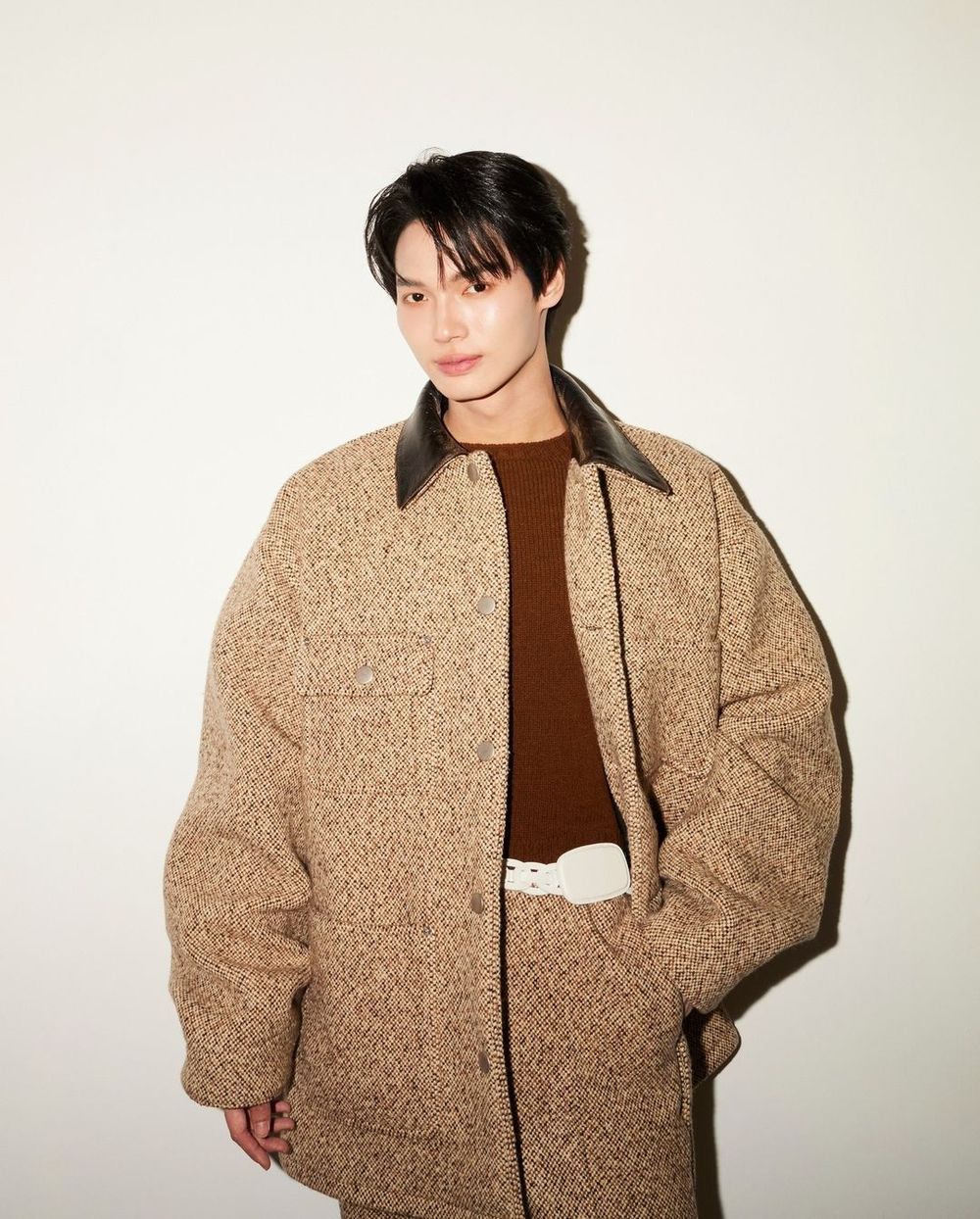 Prada大秀頭排名單太狂！邊佑錫坐Sana旁邊、NCT在玹內褲外露性感到要人命！-12