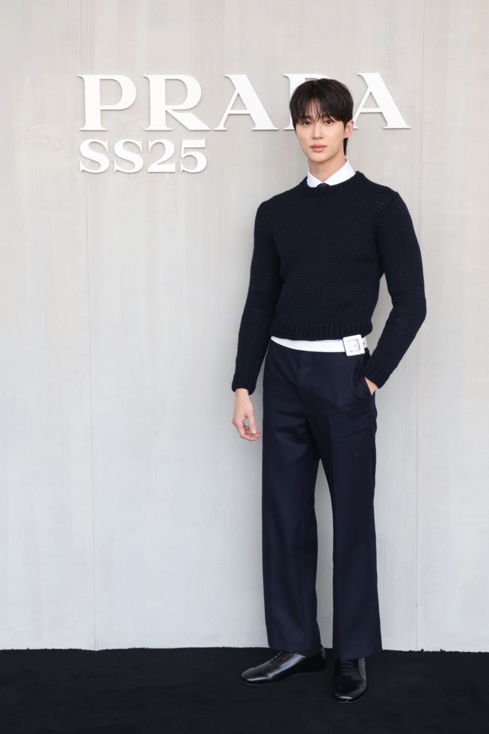 好羨慕Sana！Prada大秀坐「邊佑錫＆坂口健太郎」中間！日韓2大男神世紀同框！-2