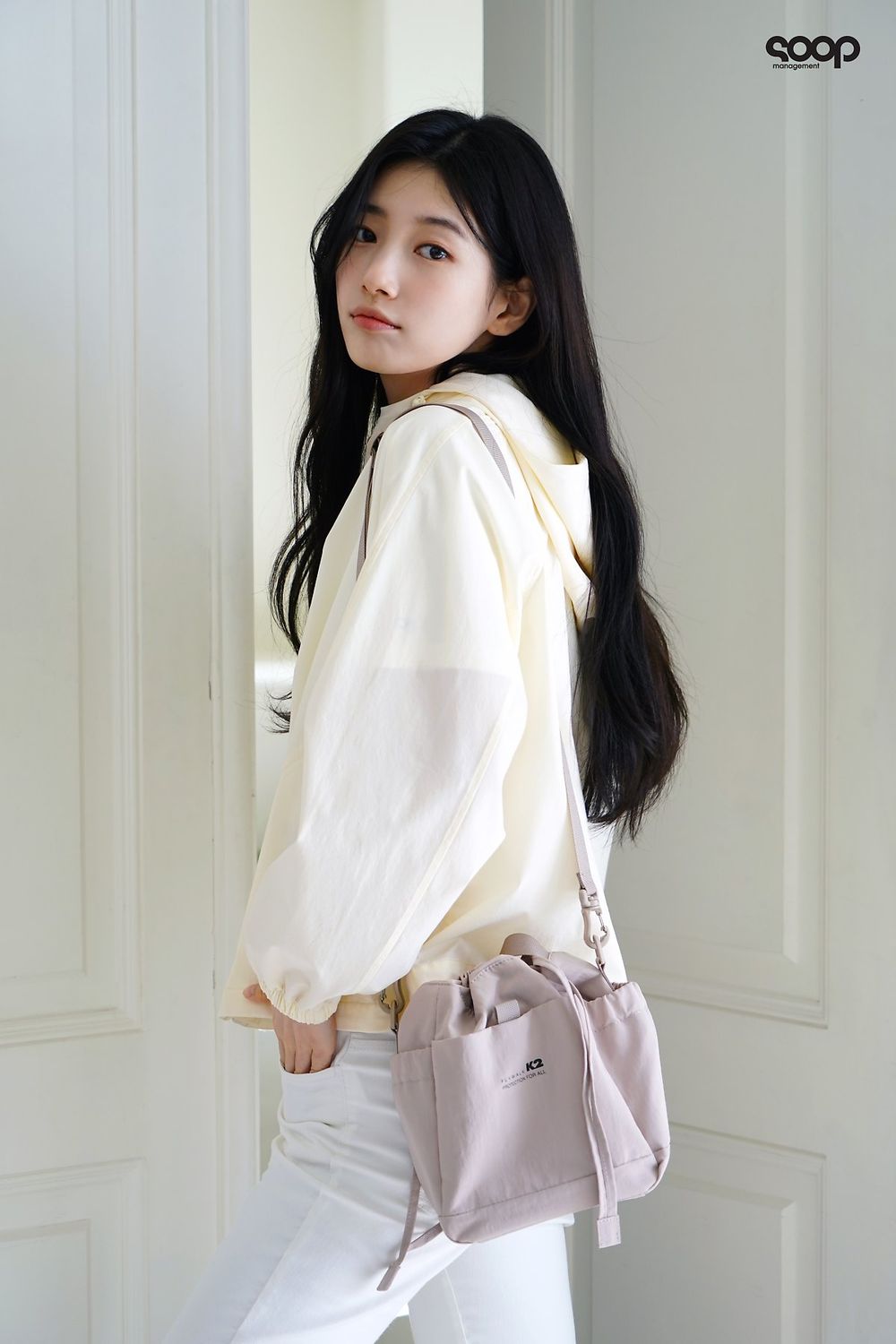 韓網友公認歷代女團成員顏值擔當！Karina、張員瑛四代神顏，三代顏值山脈Jisoo上榜，二代女團這兩位美貌無敵！-5