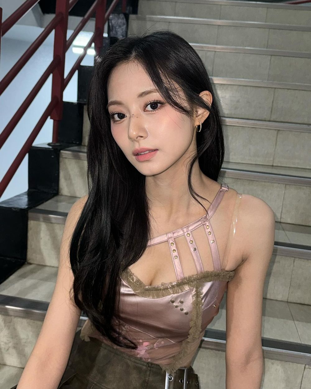 韓網友公認歷代女團成員顏值擔當！Karina、張員瑛四代神顏，三代顏值山脈Jisoo上榜，二代女團這兩位美貌無敵！-6