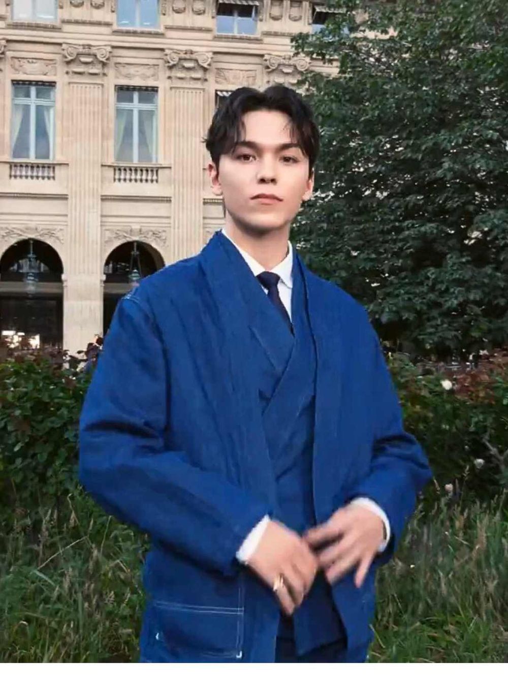 不愧是克拉的寶貝啵！Vernon現身Kenzo大秀、王子美貌輕鬆在G社鏡頭下存活！-2