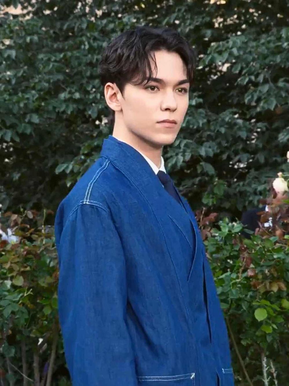 不愧是克拉的寶貝啵！Vernon現身Kenzo大秀、王子美貌輕鬆在G社鏡頭下存活！-1