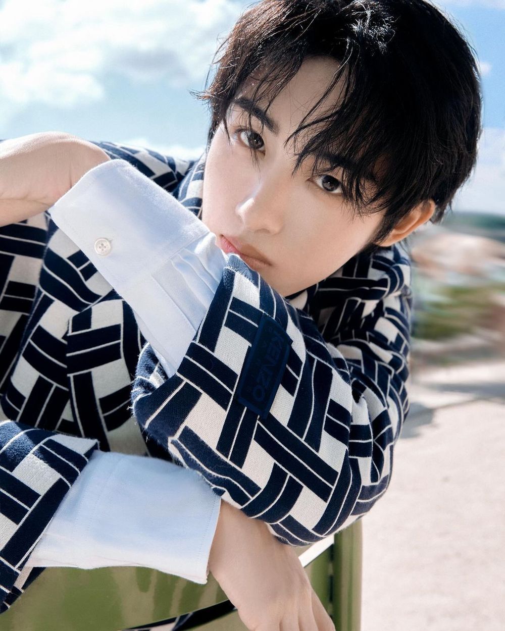 不愧是克拉的寶貝啵！Vernon現身Kenzo大秀、王子美貌輕鬆在G社鏡頭下存活！-7