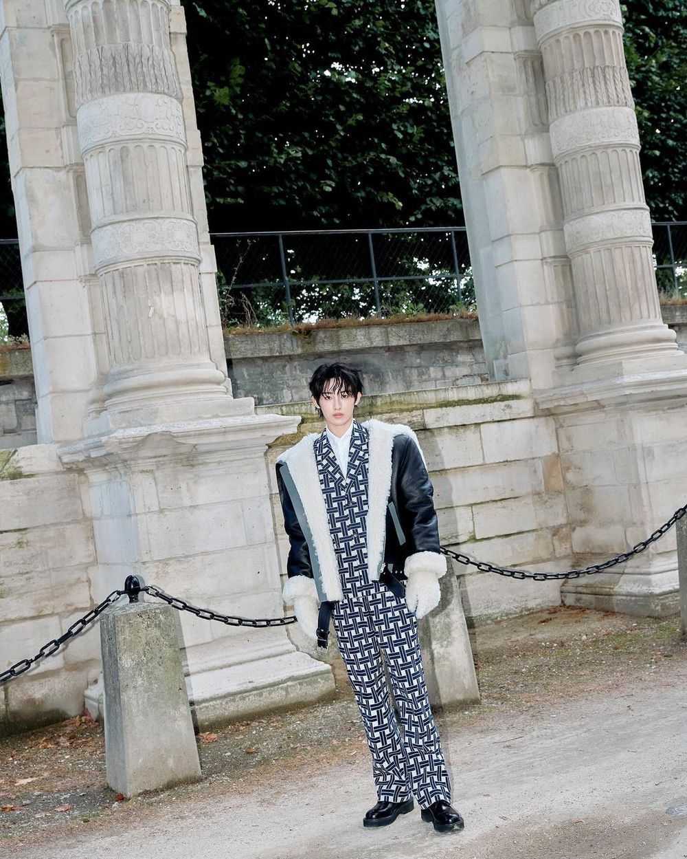 不愧是克拉的寶貝啵！Vernon現身Kenzo大秀、王子美貌輕鬆在G社鏡頭下存活！-8