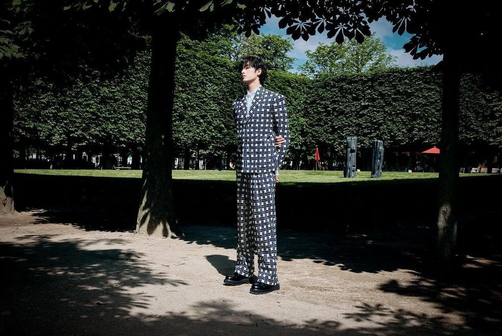 不愧是克拉的寶貝啵！Vernon現身Kenzo大秀、王子美貌輕鬆在G社鏡頭下存活！-6